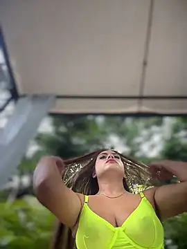 MayaMoanXXX live sex cam