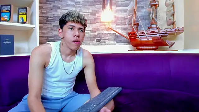 PoisonGuys live sex cam