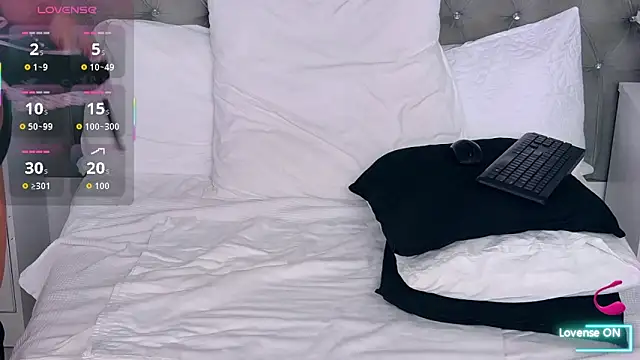 VoluptuousLeona live sex cam