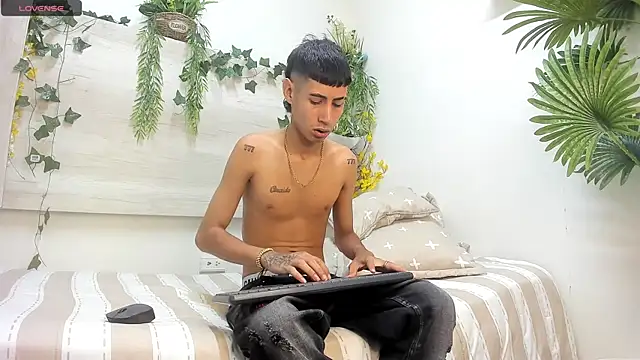 LittleFiree live sex cam