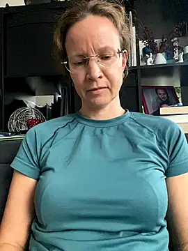 AnnikaRose live sex cam