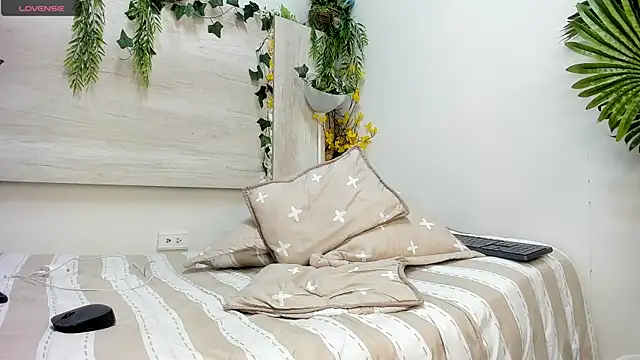 LittleFiree live sex cam