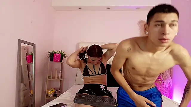 AmelieAndAce live sex cam