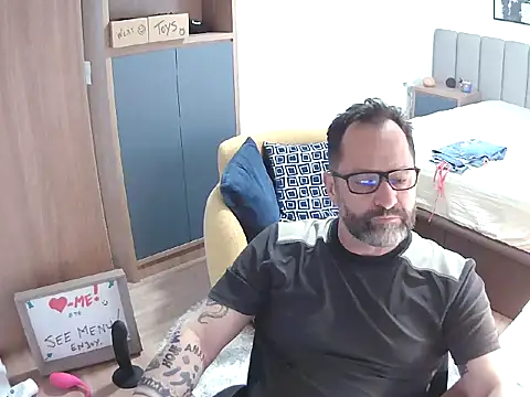 lorenzoDaddy live sex cam