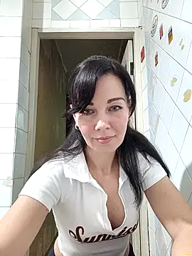 Adeline3302 live sex cam