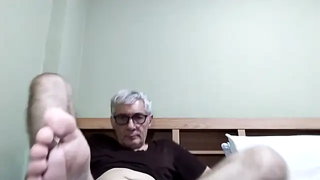 BIGUNCUTHARDCOCK live sex cam