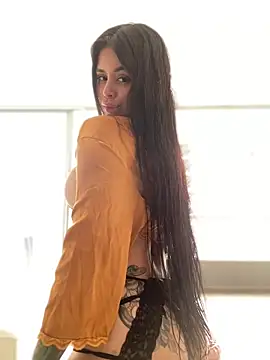 LaraHenao live sex cam