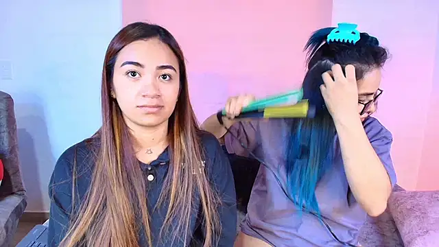 Jules_n_Gia live sex cam