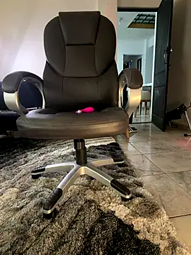 aly_golden_ live sex cam