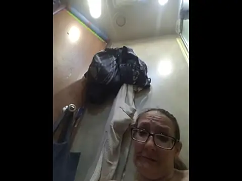 ILUV2TUCHMYKITTY live sex cam