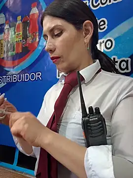 Alysson-- live sex cam