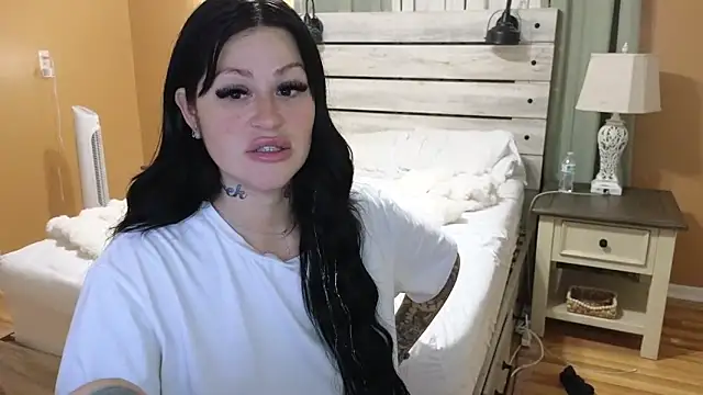 TexasTattooedHouseWife live sex cam