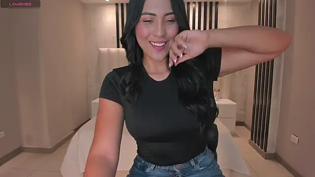 NatalieLewis live sex cam