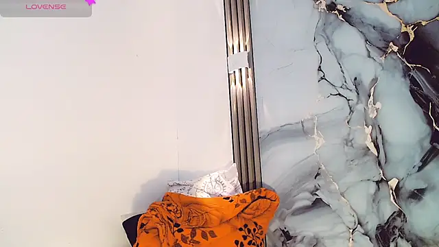 khiara_moretti live sex cam