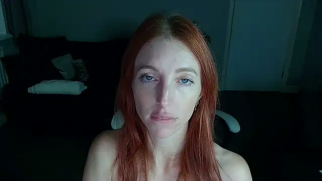 Red_firesquirt live sex cam
