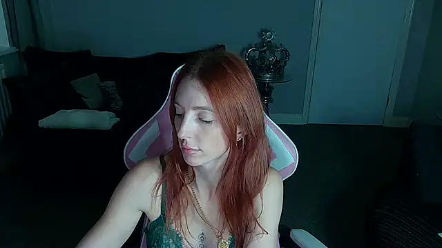 Red_firesquirt live sex cam