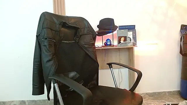 Reiko_85_ live sex cam