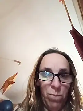 Dettybitch40 live sex cam