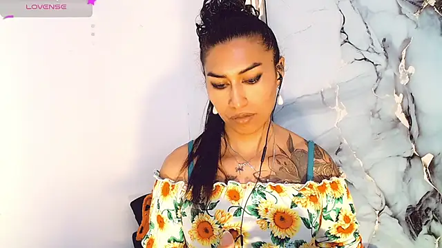 khiara_moretti live sex cam