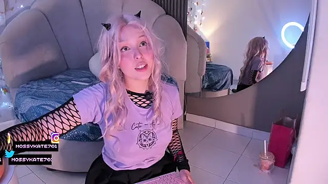 Katemoss70 live sex cam