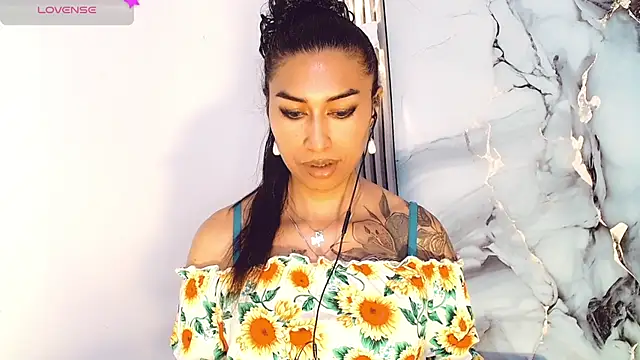 khiara_moretti live sex cam