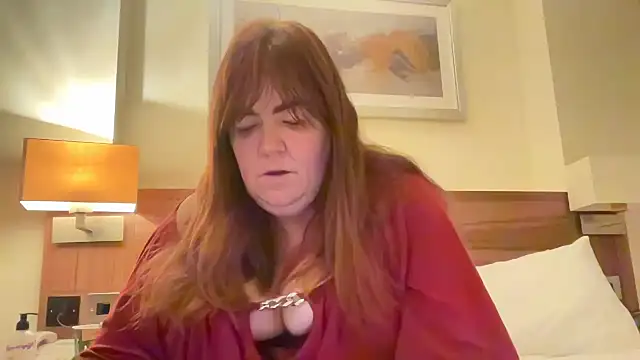 curvy-milf-abbie live sex cam