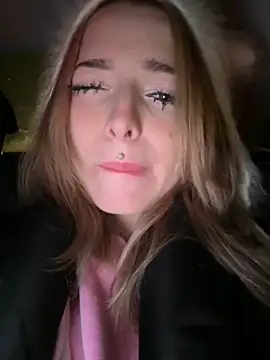 LoraaDoll live sex cam