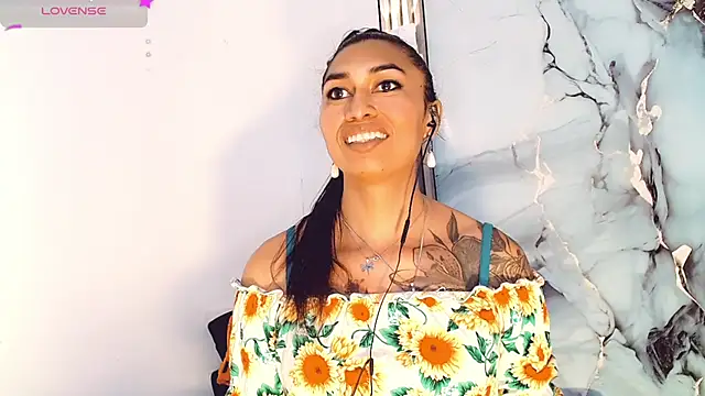 khiara_moretti live sex cam