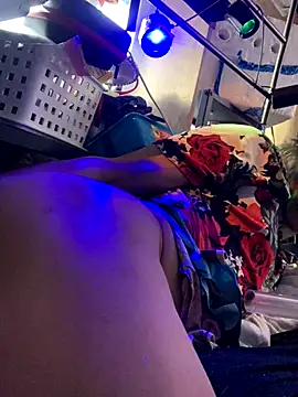 gurlnips live sex cam