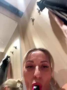 VikaBunny1 live sex cam