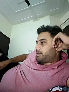 ITZ_GURU live sex cam
