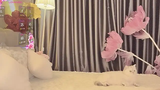 --102KymMiiss-- live sex cam