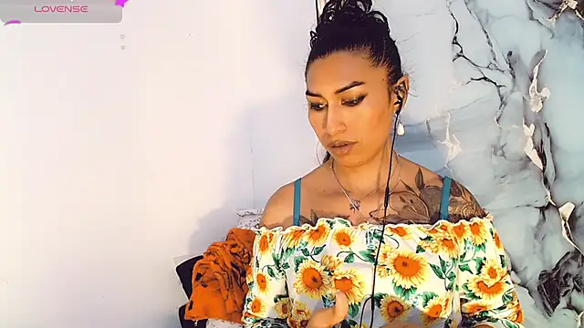 khiara_moretti live sex cam