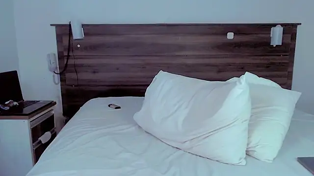 isahot22 live sex cam