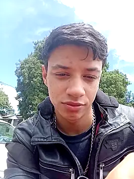 Novin4i20 live sex cam