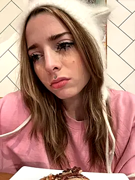 LoraaDoll live sex cam