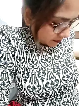 urvashi01224 live sex cam