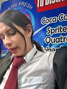 Alysson-- live sex cam