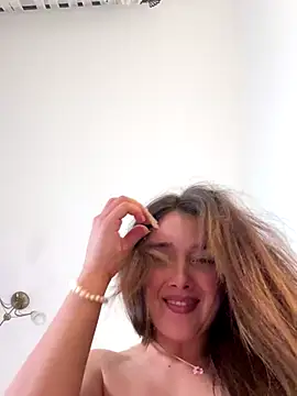 MayaVonDe live sex cam