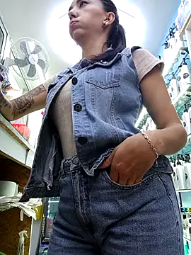 LunaZambrano live sex cam