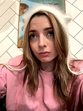 LoraaDoll live sex cam