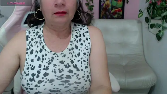 stepmother_105 live sex cam