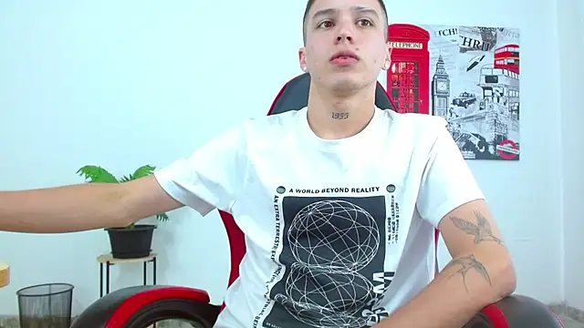 Cumandres18 live sex cam