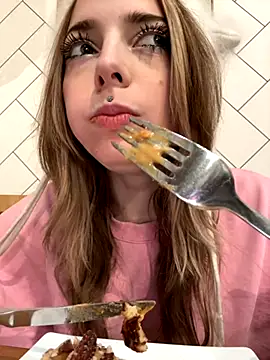 LoraaDoll live sex cam