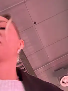 VikaBunny1 live sex cam