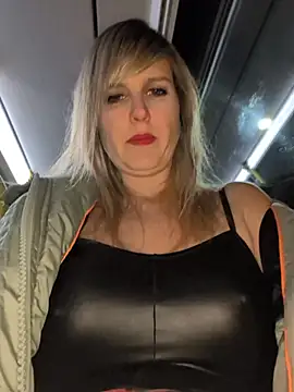 Sexybiene969 live sex cam