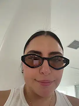 sukhakunis1 live sex cam