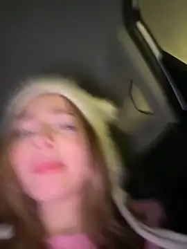 LoraaDoll live sex cam