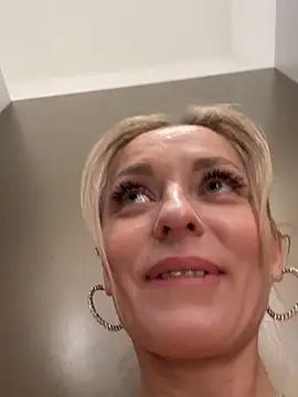 VikaBunny1 live sex cam