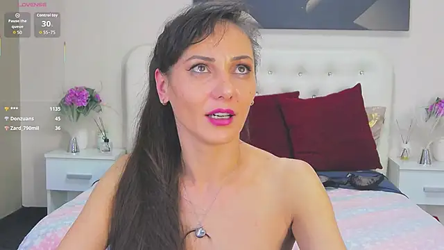 KathiaLust live sex cam